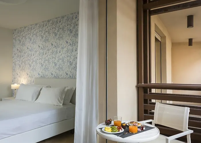 Embassy Апартаменты 4*