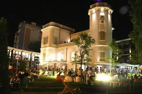 Embassy Римини