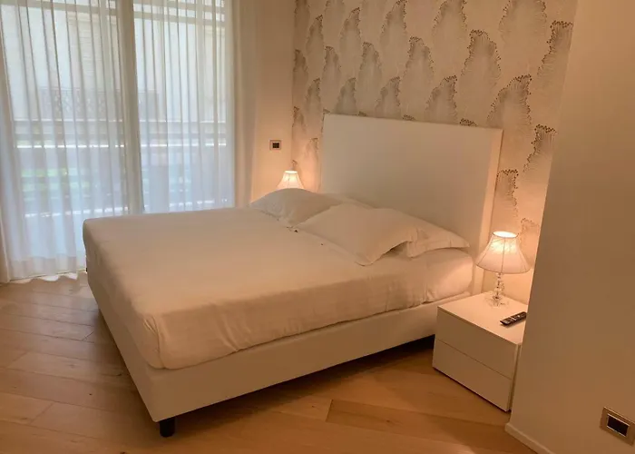 Embassy Апартаменты 4*